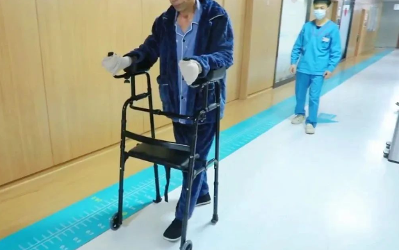 【刘先生的康复之旅】——跌倒一万次仍信黎明